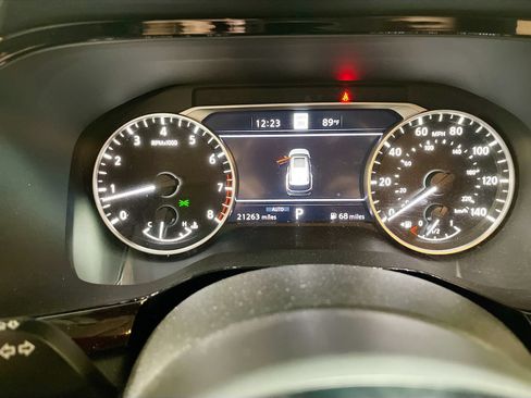 Used 2024 Nissan Pathfinder SL AWD/4WD image 12