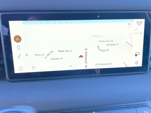 Used 2023 Land Rover Defender 110 X-Dynamic SE image 17