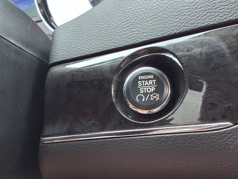 Used 2015 Chrysler Town & Country Touring-L w/ Driver Convenience Group FWD image 17