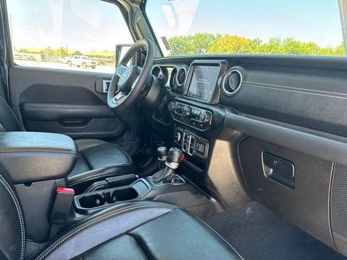 Used 2023 Jeep Wrangler Unlimited Sahara AWD/4WD image 17