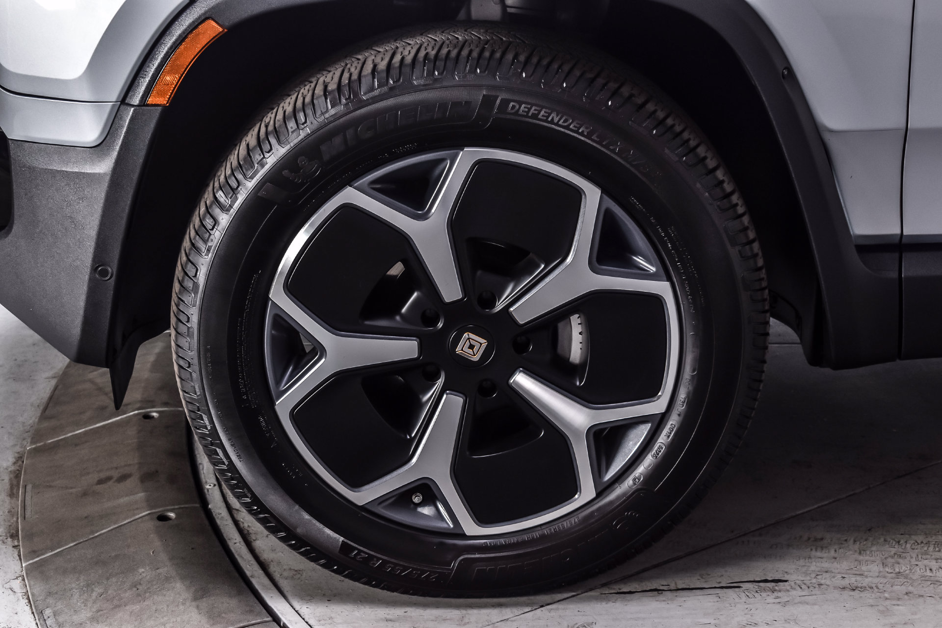 Used 2024 Rivian R1S Adventure Dual AWD/4WD image 10