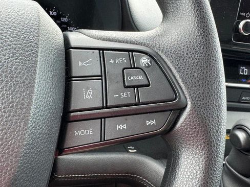Used 2026 Toyota Sienna LE FWD image 26