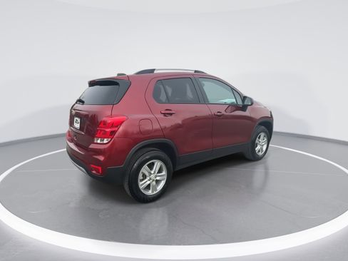 Used 2022 Chevrolet Trax LT w/ LT Convenience Package image 8