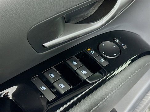 New 2025 Hyundai Tucson Limited image 32