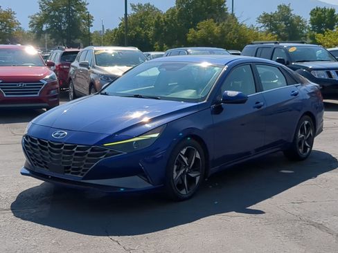 Used 2022 Hyundai Elantra SEL w/ Convenience + Premium Package FWD image 10