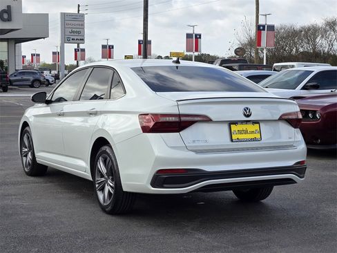 Used 2023 Volkswagen Jetta SE image 6