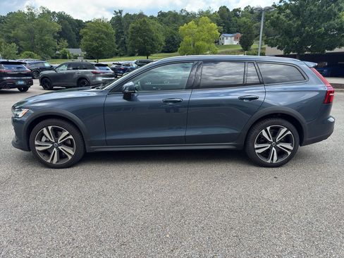 Used 2026 Volvo V60 B5 Cross Country Plus AWD/4WD image 6