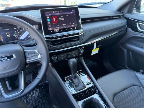 New 2026 Jeep Compass Latitude image 19