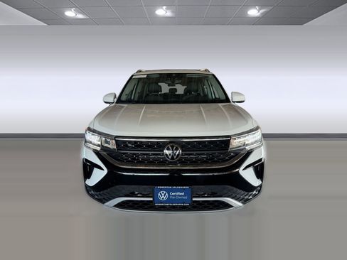 Certified 2023 Volkswagen Taos SE image 5