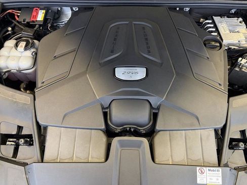 Used 2022 Porsche Cayenne S AWD/4WD image 24