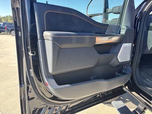 Used 2024 Ford F250 Platinum image 17