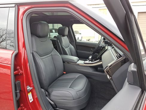 Used 2025 Land Rover Range Rover Sport Dynamic SE image 3