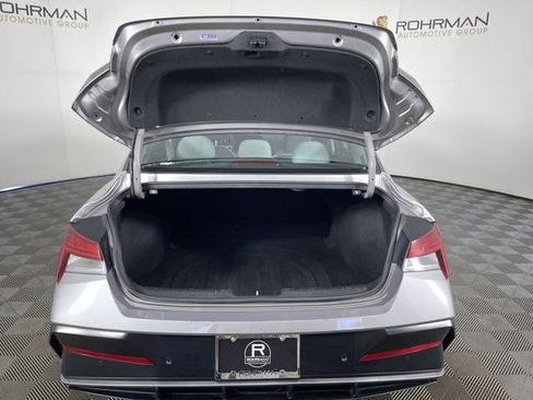 Used 2024 Hyundai Elantra Limited FWD image 40