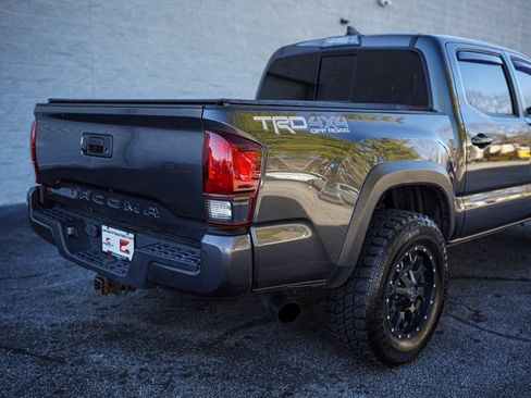 Used 2019 Toyota Tacoma TRD Off-Road w/ Technology Package image 12