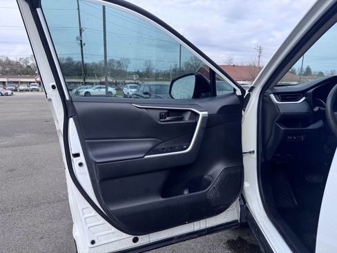 Used 2020 Toyota RAV4 LE image 16