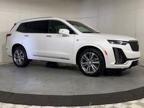 Used 2023 Cadillac XT6 Premium Luxury image 2