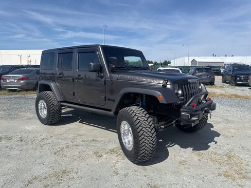 Used 2014 Jeep Wrangler Unlimited Rubicon w/ Connectivity Group image 3