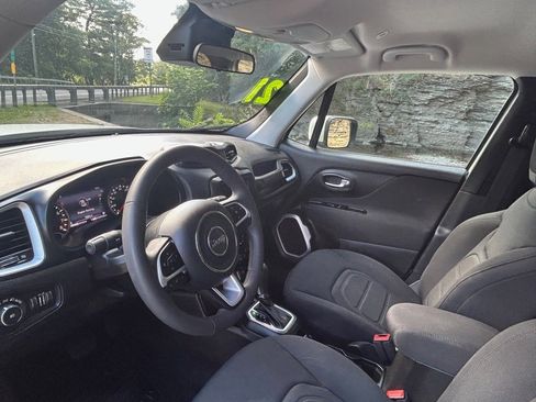 Used 2021 Jeep Renegade Latitude image 12