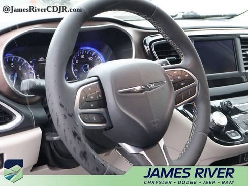 Used 2023 Chrysler Voyager LX FWD image 25
