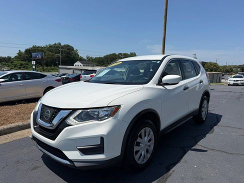 Used 2017 Nissan Rogue S AWD/4WD image 3