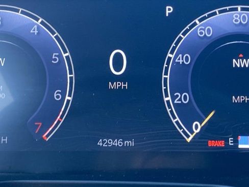 Used 2023 Jeep Grand Cherokee Overland w/ Luxury Tech Group IV image 17