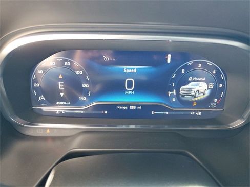 Used 2024 Chevrolet Tahoe Z71 w/ Luxury Package image 24