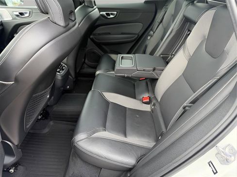 Used 2022 Volvo XC60 B6 R-Design w/ Advanced Package AWD/4WD image 28