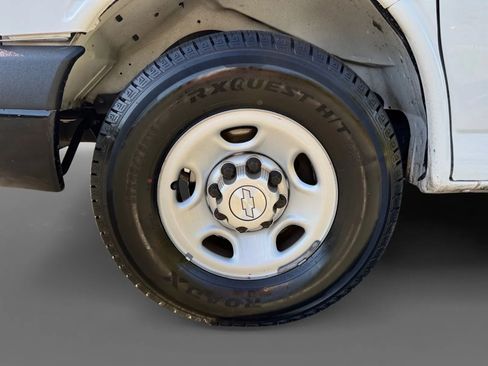 Used 2015 Chevrolet Express 3500 Extended image 18