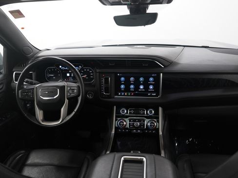 Used 2021 GMC Yukon XL Denali w/ Denali Premium Package image 17