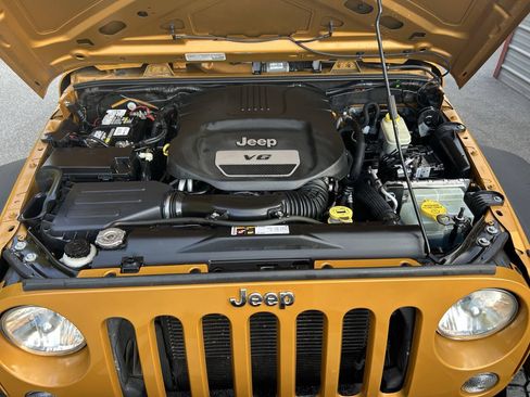 Used 2014 Jeep Wrangler Unlimited Sport w/ Quick Order Package 24S AWD/4WD image 16