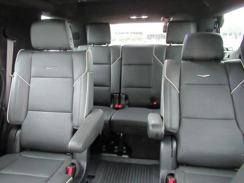 Certified 2025 Cadillac Escalade Premium Luxury w/ LPO, Radiant Package AWD/4WD image 18