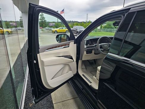 New 2026 Cadillac Escalade Platinum Luxury w/ LPO, Radiant Package AWD/4WD image 21