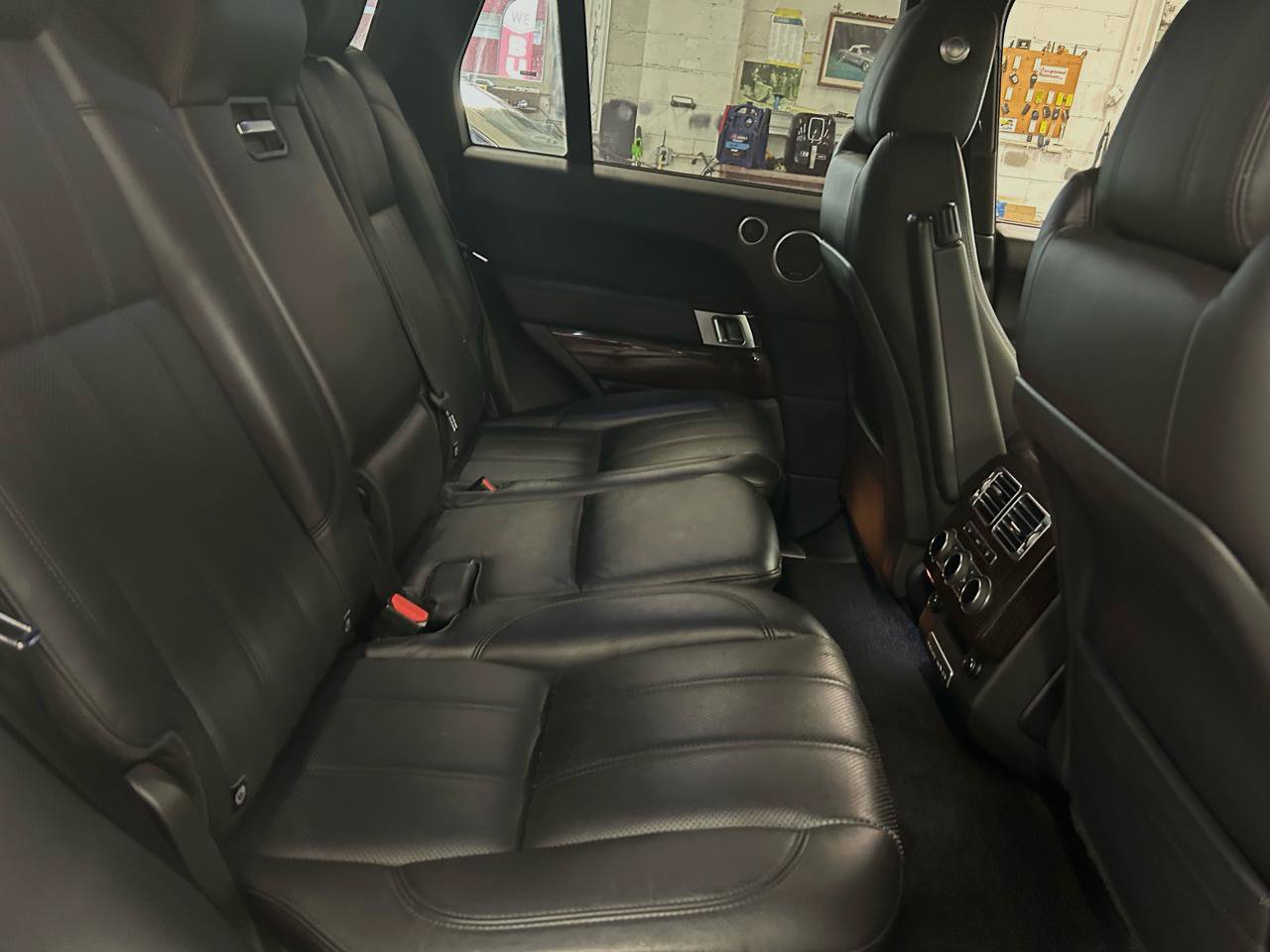 Used 2014 Land Rover Range Rover HSE AWD/4WD image 17