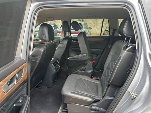 Used 2024 Volkswagen Atlas SE w/ Black Wheel Package image 13