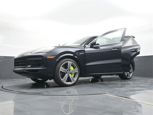 Certified 2023 Porsche Cayenne Turbo S image 31