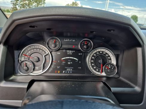 Used 2020 RAM 1500 Classic SLT w/ Luxury Group AWD/4WD image 10
