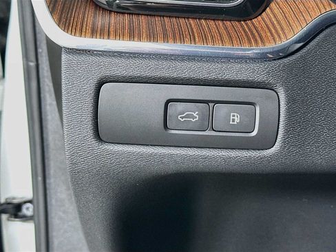 Used 2024 Volvo XC60 T8 Plus w/ Protection Package Premier AWD/4WD image 10