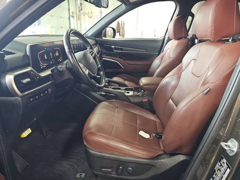 Used 2023 Kia Telluride EX w/ EX Captain's Chair Package AWD/4WD image 3