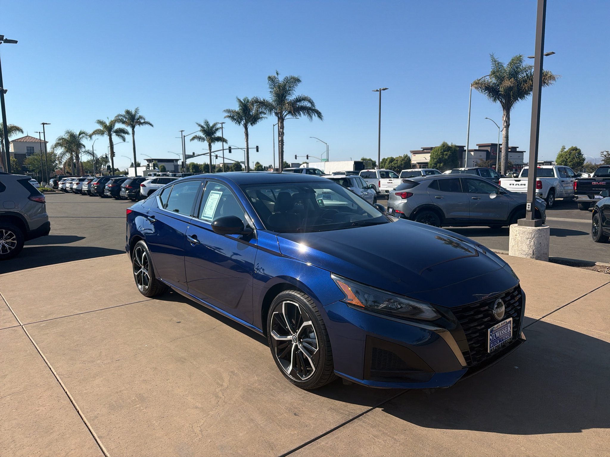 Used 2024 Nissan Altima 2.5 SR FWD image 3