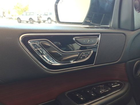 Used 2021 Lincoln Navigator L Reserve RWD image 5