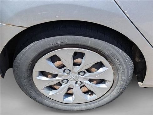 Used 2017 Hyundai Accent SE FWD image 9