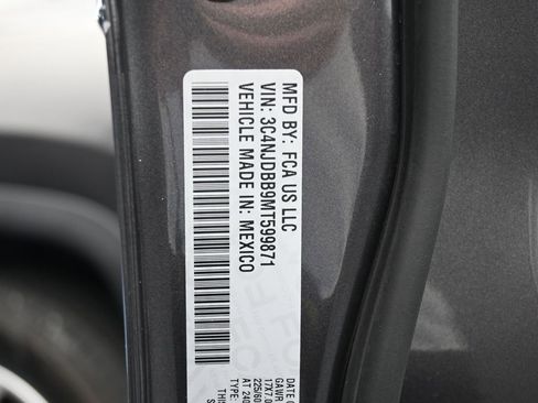 Used 2021 Jeep Compass Latitude w/ Driver Assistance Group image 17