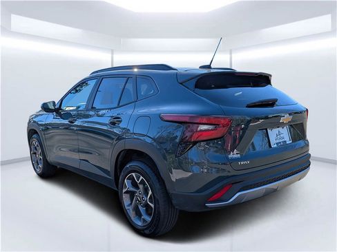Used 2025 Chevrolet Trax LT image 5