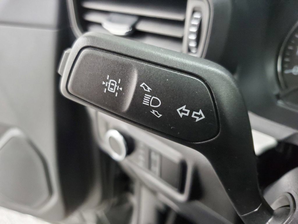 Used 2023 Ford Explorer XLT AWD/4WD image 32