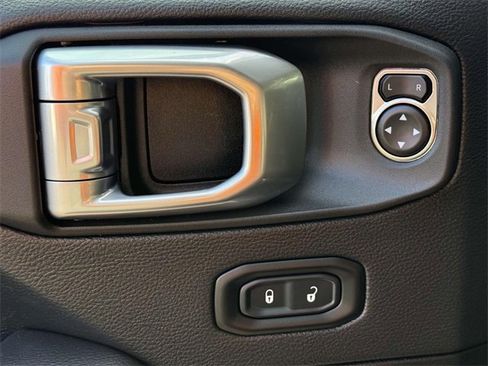 Used 2022 Jeep Gladiator Overland w/ Popular Equipment Package image 18