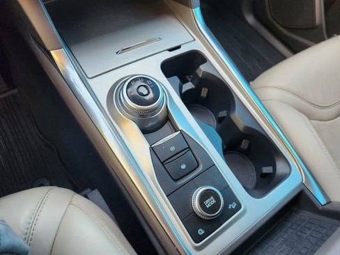 Used 2023 Ford Explorer Platinum w/ Premium Technology Package image 24