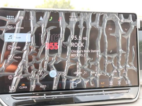 Used 2025 Volkswagen Tiguan SE image 21