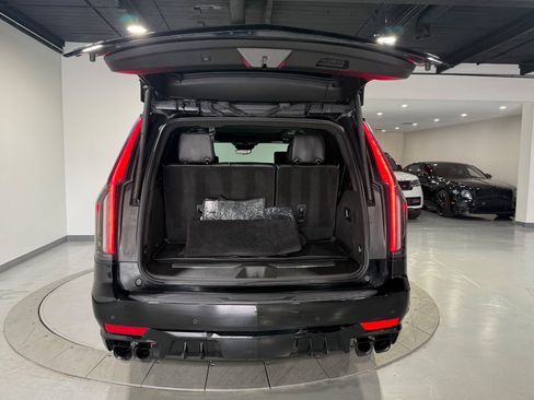 Used 2023 Cadillac Escalade V w/ LPO, ONYX Package AWD/4WD image 18