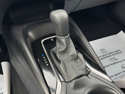 Used 2025 Toyota Corolla LE image 42