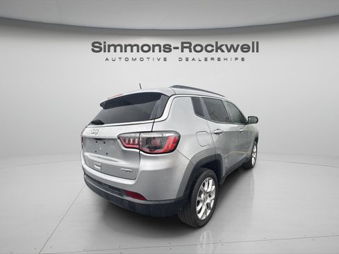 Used 2023 Jeep Compass Latitude AWD/4WD image 4